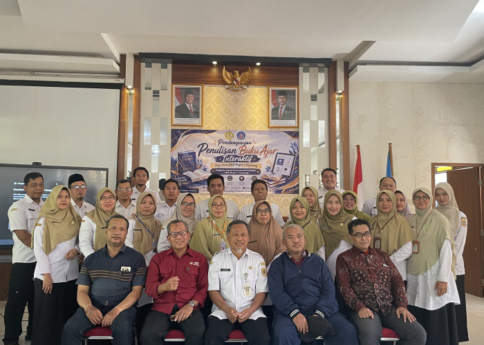 Tim FMIPA Unsoed Dampingi Guru SMA Negeri 1 Kejobong Menulis Buku Ajar Matematika Interaktif