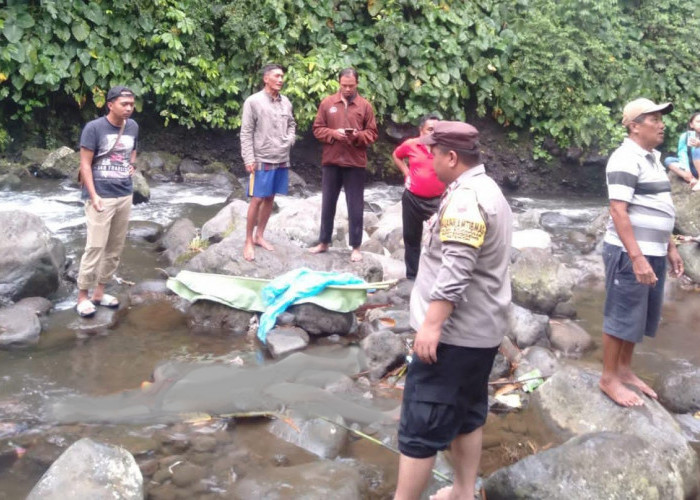 Mayat Laki-laki Ditemukan di Sungai Lembarang Desa Pekalongan