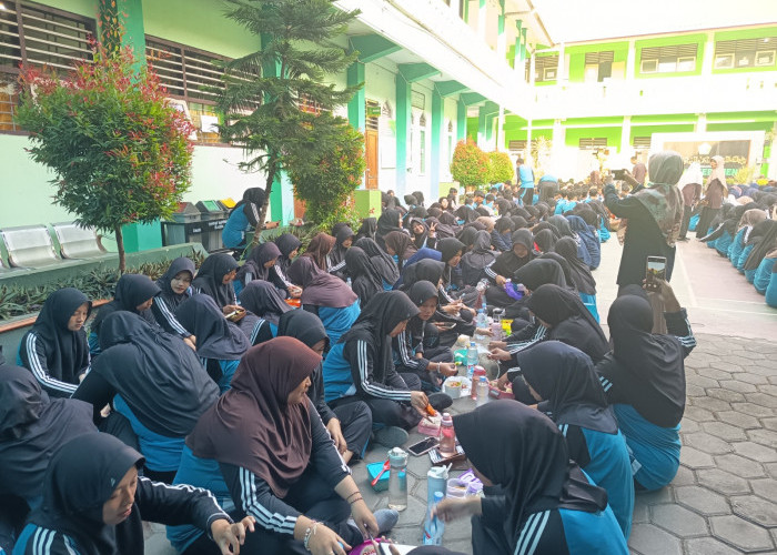 Peringati HAN, Ratusan Siswa Makan Bersama