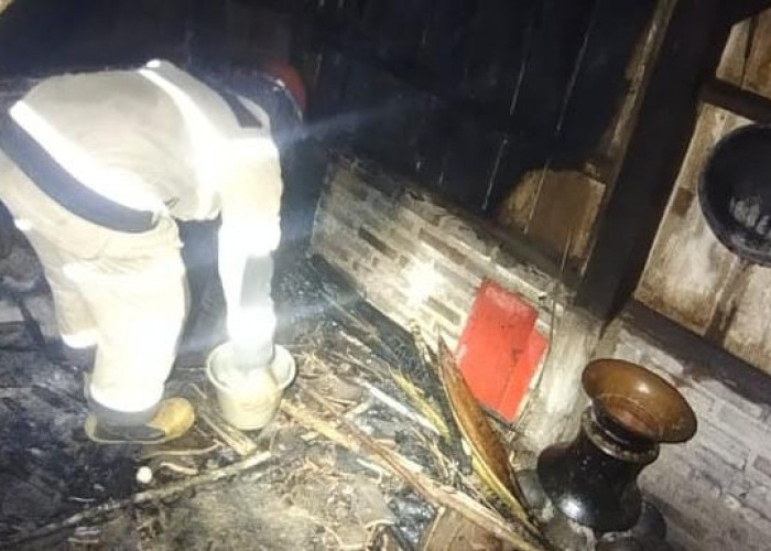 Masak Air Ditungku Kayu, Dapur Rumah Warga di Banjarnegara Terbakar 