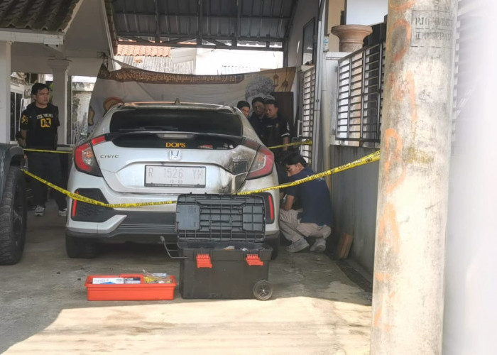 Diduga Teror Molotov, Mobil Kades Hoho Terbakar di Garasi Rumahnya