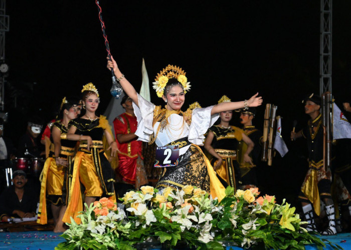 Ribuan Warga Tumpah Ruah Saksikan Festival Kentongan di Alun-alun Purbalingga