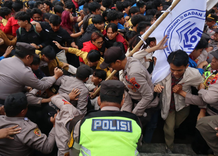 Mahasiswa Banyumas Geruduk Kantor Bupati, Dua Tahun Prabowo-Gibran Ditagih