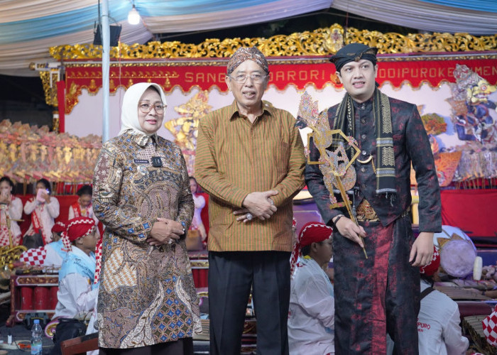 Bupati Kebumen Tekankan Filosofi Kepemimpinan dalam Wayang Kulit
