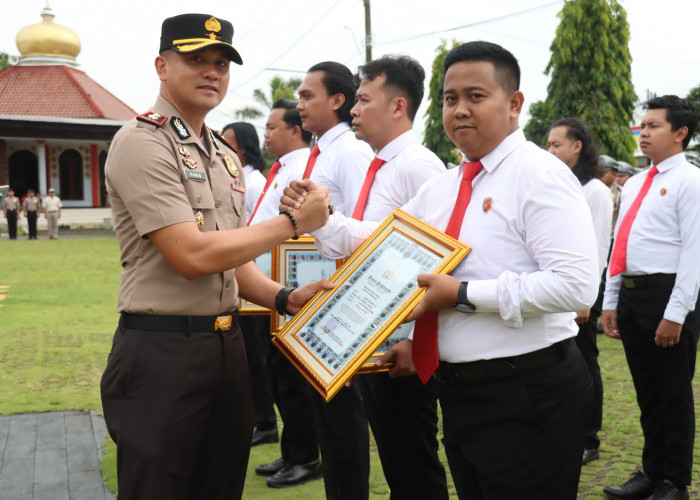 Satresnarkoba Polres Kebumen Terima Penghargaan atas Pengungkapan Kasus 224,66 Gram Sabu