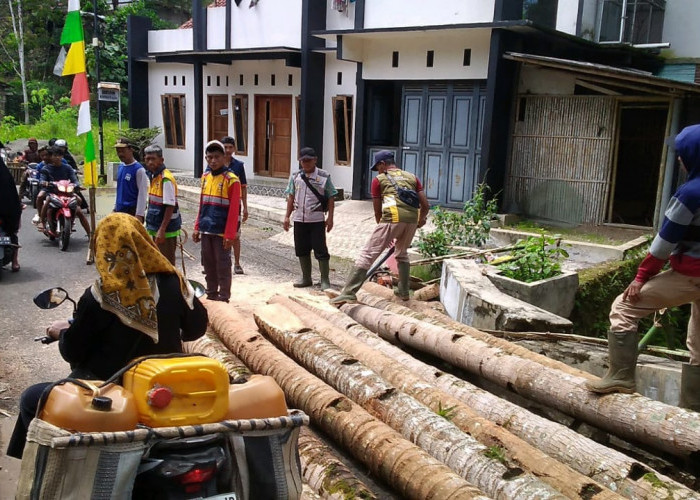 Warga Desa Watuagung Lapor ke Dewan Terkait Kondisi Jembatan Saluran Pembuangan yang Kritis 