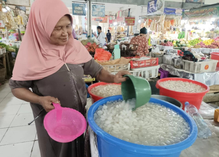Jelang Ramadan, Kolang-Kaling Jadi Primadona Pasar Tumenggungan