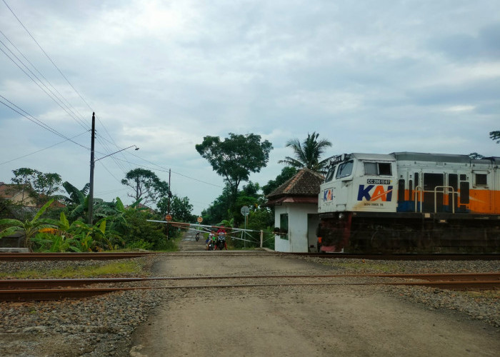 Lama Rusak, Jalan Kabupaten di Gentasari Cilacap Segera Diperbaiki 