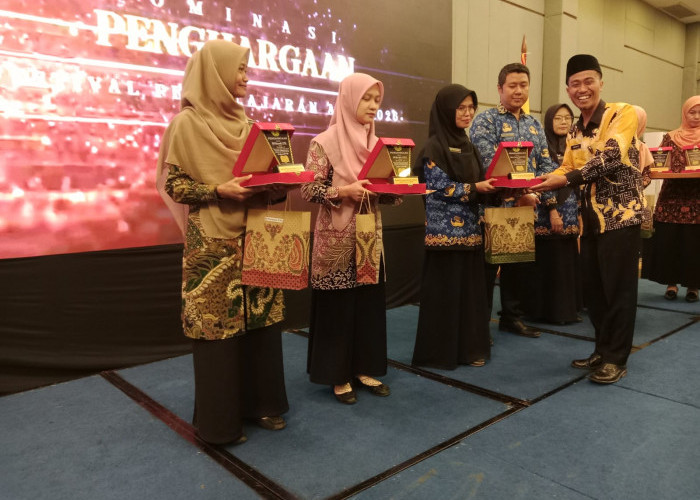 Guru MTsN 1 Cilacap Raih Juara I Karya Praktik Baik Paling Inspiratif