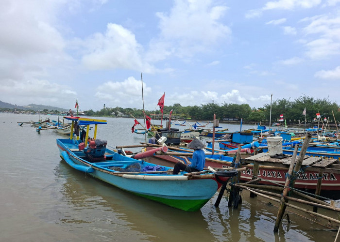 Nelayan Cilacap Kembali Melaut Setelah Cuaca Ekstrem Mereda