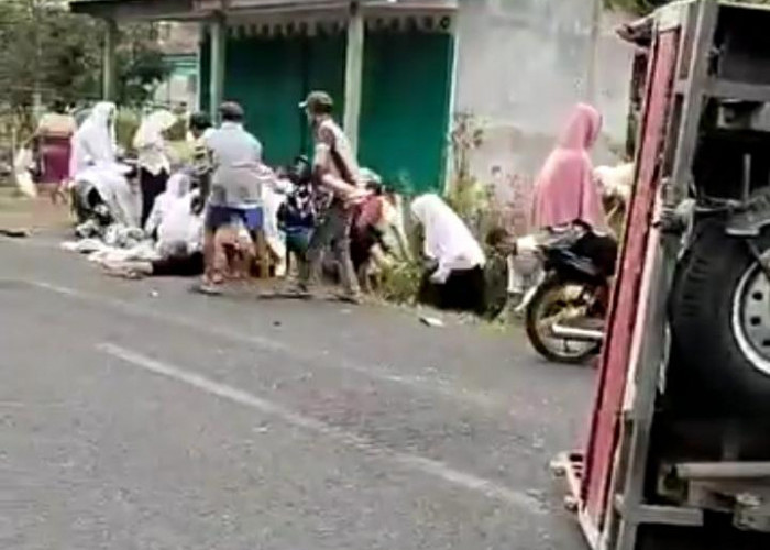 Mobil Pikap yang Membawa 31 Santriwati, Terbalik di Kedungreja, Cilacap, 1 Orang Meninggal Dunia