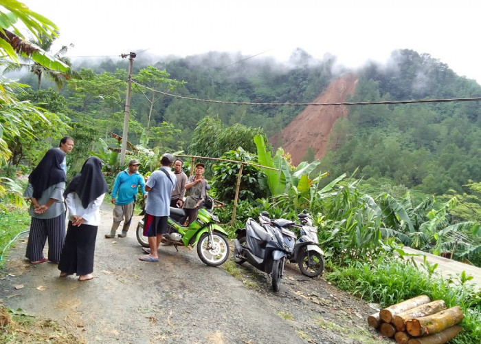 Desa Purbasari Dikepung Bencana Tanah Longsor, Bukit di Dusun Tungkeb Terbelah