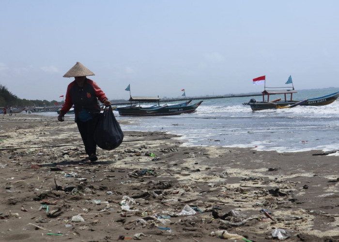 Banyak Sampah di Pantai Cilacap, DLH Ingatkan Pengelola Sediakan Spot Pembuangan Sampah