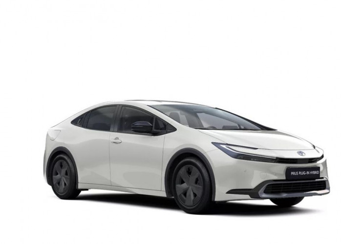 Harga dan Fitur Toyota Prius Hybrid, Mobil Masa Depan yang Makin Efisien dan Elegan