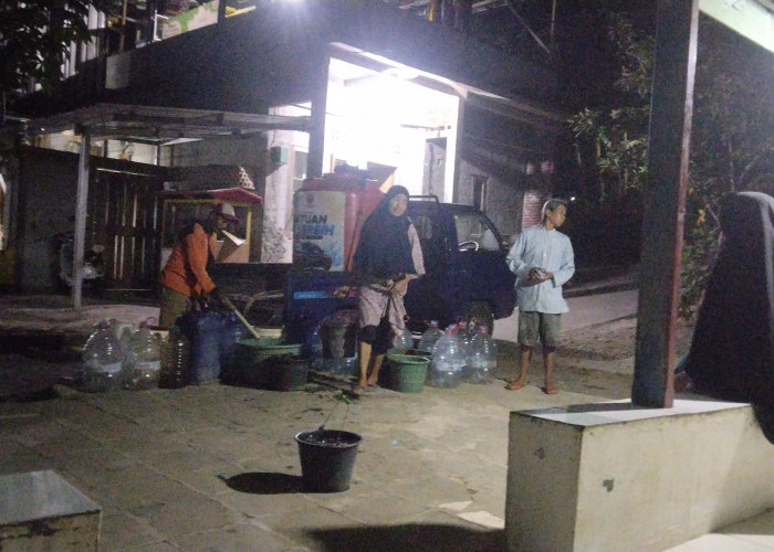MDMC Sumpiuh Kewalahan Layani Permintaan Air, Warga Terdampak Kekeringan Antre Giliran Distribusi