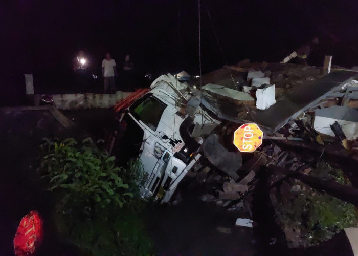 Daop 5 Serahkan Kasus KA Gajayana vs Tronton ke Polisi, Isu Penjaga Palang Tertidur Disorot