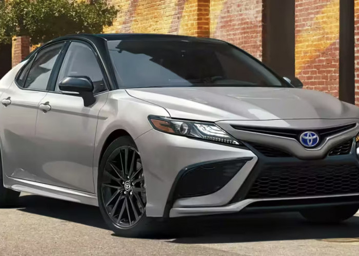 Toyota Camry Hybrid 2025 Resmi Hadir, Desain Futuristik & Teknologi Canggih