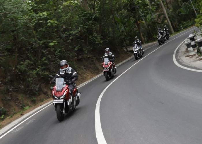 Jangan Takut Blong! Begini Cara Mengendalikan Motor Matic di Jalan Turunan