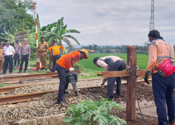 Kurangi Potensi Kecelakaan, Perlintasan Kereta Api Antara Petak Jalan Stasiun Kesugihan-Karangkandri Ditutup