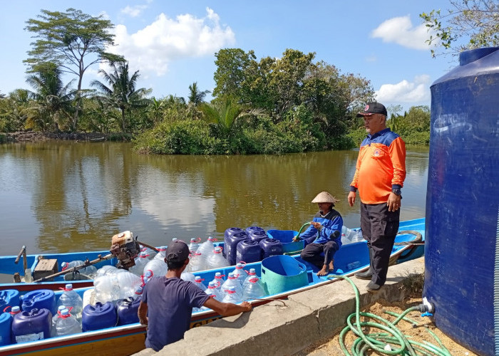 Enam Kecamatan di Cilacap Alami Kekeringan, BPBD Cilacap Sudah Salurkan 19 Tangki Air Bersih