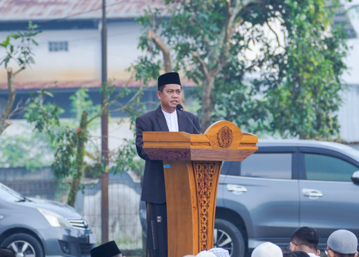 Rektor UMP Ajak Jamaah Istiqamah Usai Ramadan pada Sholat Idul Fitri di halaman Gedung Presiden Tower Kampus 2