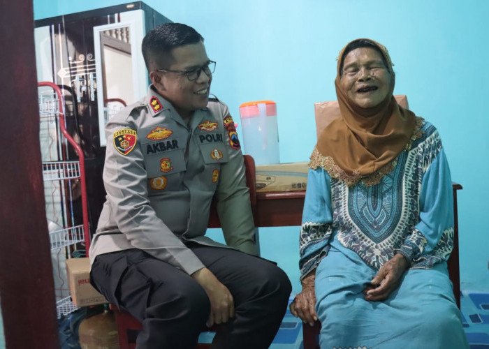 Aksi Sosial, Polres Purbalingga Bedah Rumah Lansia di Desa Panusupan