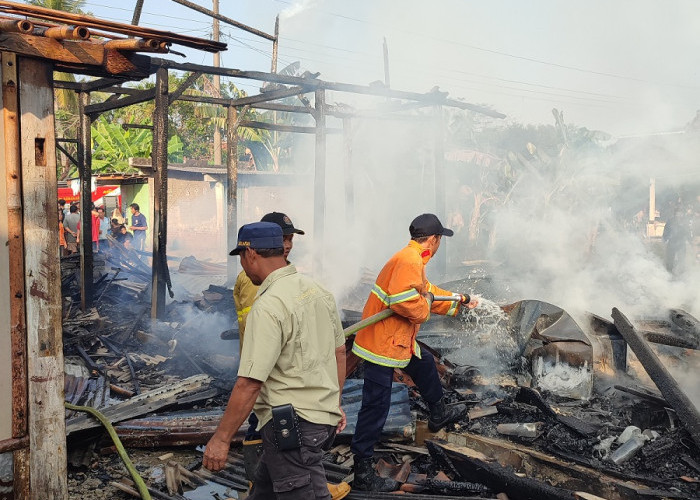 Rumah Di Kemranjen Banyumas Ludes Terbakar, Api Merembet ke Hunian Tetangga, Kerugian Capai Rp80 Juta
