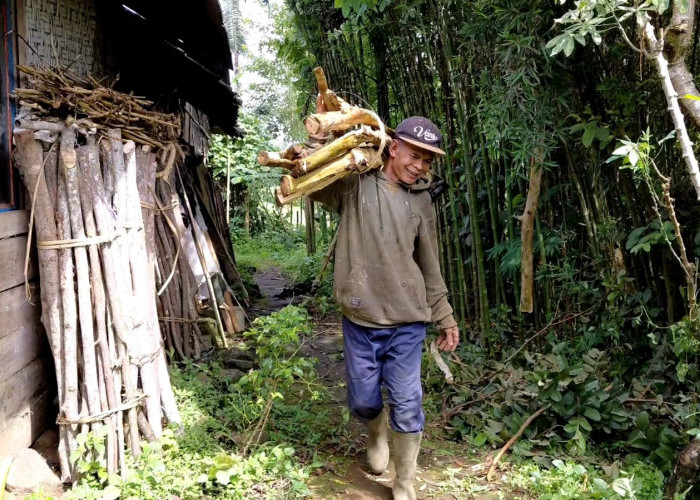 20 Tahun Menabung Hasil Jual Kayu Bakar, Bukri Akhirnya Berangkat Haji