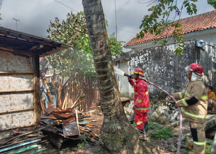 Bahaya, Tidak Tuntas Matikan Tungku Kayu Akibatkan Dapur Warga Desa Jenang Terbakar