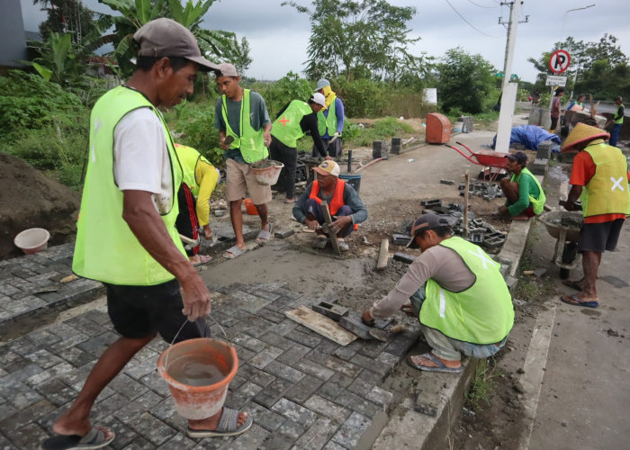 DPU Fokus Penggunaan Paving Blok Plastik Untuk Trotoar