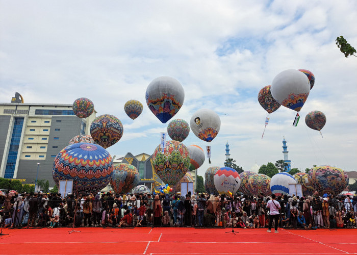Kemeriahan Festival Balon Udara UMP 2024 Mengudara di Purwokerto