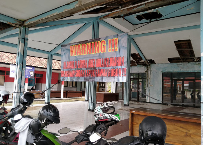 Aula Kelurahan Bantarsoka Rusak Parah, Dipasang Garis Bahaya dan Terancam Dibongkar