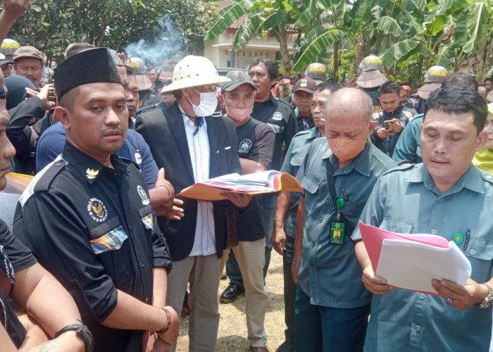 Proses Eksekusi Lahan di Widarapayung Kulon, Cilacap, Mendapat Penolakan dari Warga