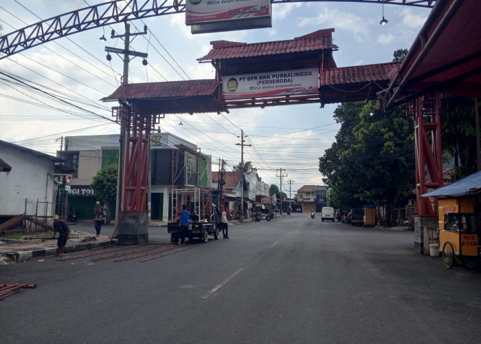 Rusak Sepekan Lebih, Lampu Jalan Kya- Kya Mayong Akhirnya Diperbaiki