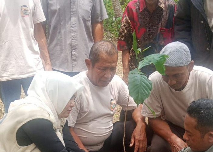 Penguatan Tani Merdeka Banyumas, Hijaukan Bukit Tajum 