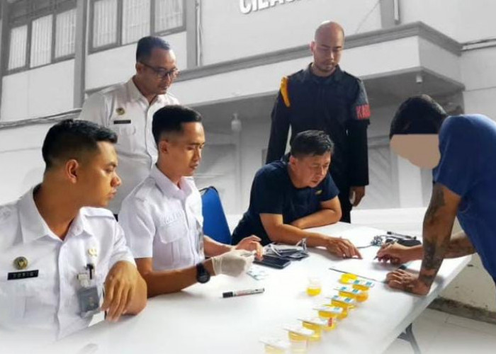 Berantas Narkoba, Lapas Cilacap Gelar Tes Urin Mendadak untuk Warga Binaan