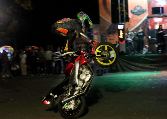 Stunt Rider : Mengulik Dunia Aksi Ekstrem di Atas Motor
