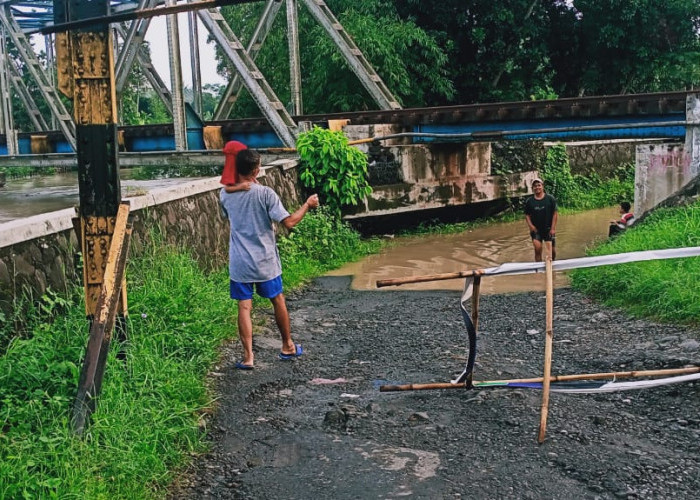 Tanggul Sungai Cimeneng Cilacap Jebol, Rumah Warga Terendam Air 