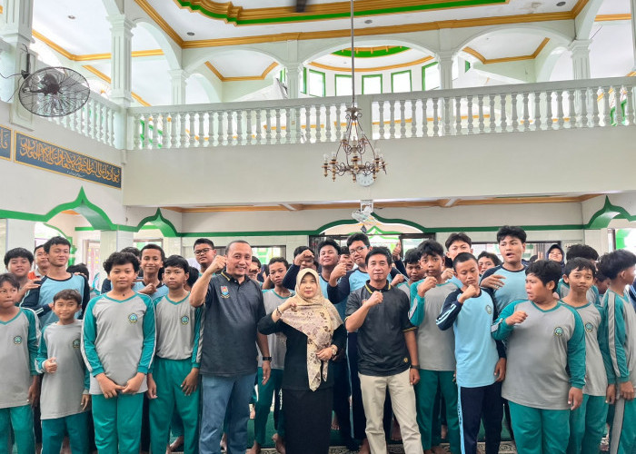 SMP Muhammadiyah Sampang Tanamkan Karakter Peduli Sesama