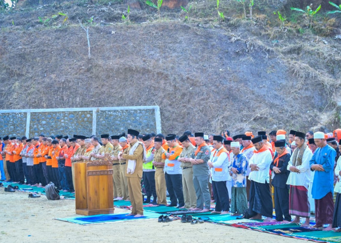 Lima Bulan Alami Kekeringan, Warga Kebutuhjurang Gelar Salat Istisqa