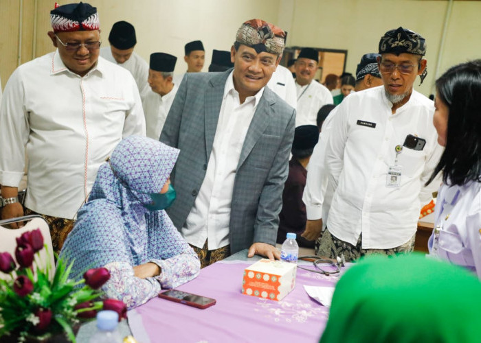 Pastikan Kesehatan Santri, Ahmad Luthfi-Taj Yasin Terjunkan Dokter Spesialis Keliling ke 5.419 Pesantren