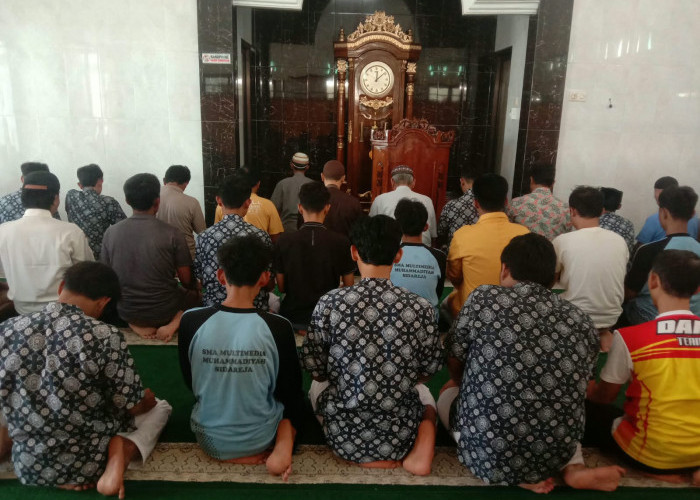  SMA Muhammadiyah Sidareja Perkuat Karakter Lewat Salat Dhuha