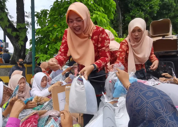 Baju Pantas Pakai Ludes Dalam Sekejap di Pasar Murah Ramadan Banjarnegara 