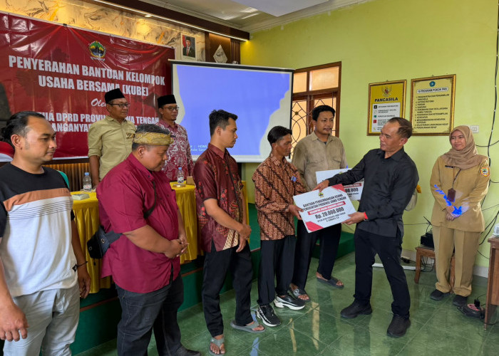Salurkan Bantuan KUBE di Karanganyar, Sumanto Berharap Kesejahteraan Masyarakat Meningkat