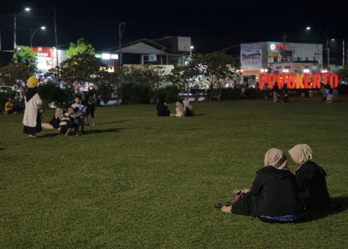 Rumput Alun-alun Purwokerto Boleh Diinjak Lagi