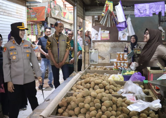 Polres Purbalingga Pastikan Harga Bapokting Stabil, Stok Aman di Pasar Segamas