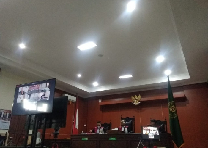 Dituntut 2 Tahun 6 Bulan, Terdakwa Tersedu Minta Diringankan