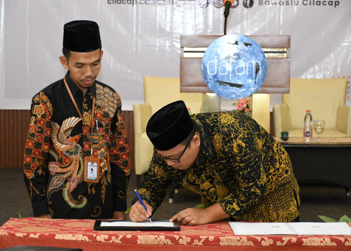 Demokrasi Dimulai dari Sekolah, Bawaslu Cilacap Gandeng Pemilih Pemula