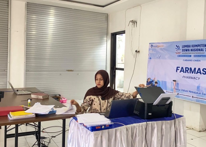 Siswi SMK Muhammadiyah Cilacap Raih Juara 3 Nasional Lomba Kompetensi Siswa Bidang Farmasi