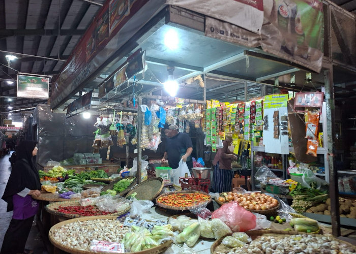 Harga Cabai Merah Besar di Pasar Tradisional Cilacap Mulai Turun